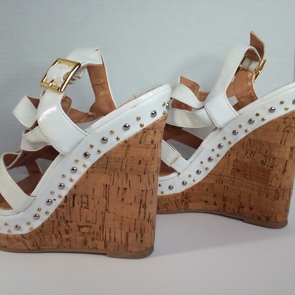 STEVE MADDEN White with Gold Studded Cork Heel Wedges Size 8 - Picture 2 of 8